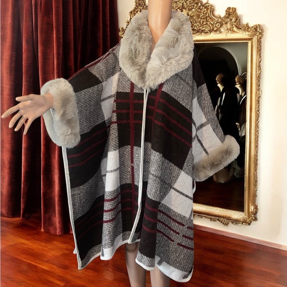 Plaid Faux Fur Trim Poncho / Sweater Cape - Picture 4 of 9